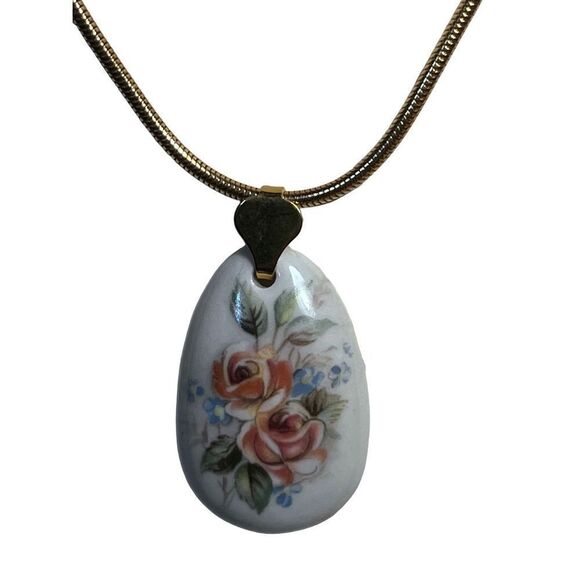 Vintage Hand Painted Oval Porcelain Floral Scene Pendant Necklace - Picture 1 of 8
